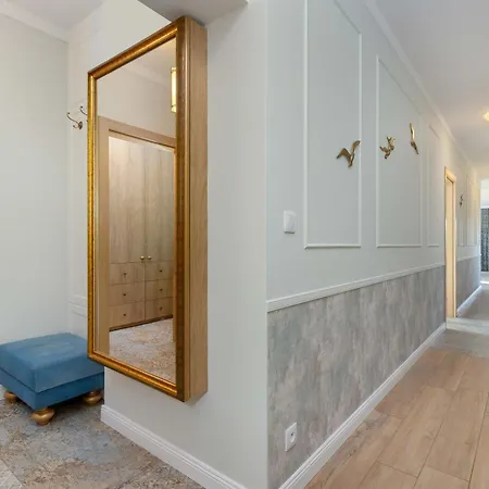 Апартаменты Luxury With Three Bedrooms Air Conditioning And Parking By Renters