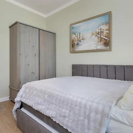 Апартаменты Luxury With Three Bedrooms Air Conditioning And Parking By Renters *