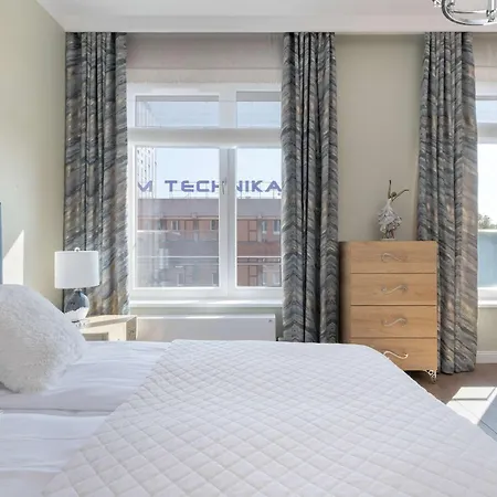 Luxury With Three Bedrooms Air Conditioning And Parking By Renters Апартаменты