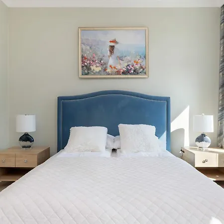 Appartement Luxury With Three Bedrooms Air Conditioning And Parking By Renters