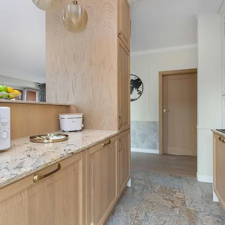 Luxury With Three Bedrooms Air Conditioning And Parking By Renters 公寓 *