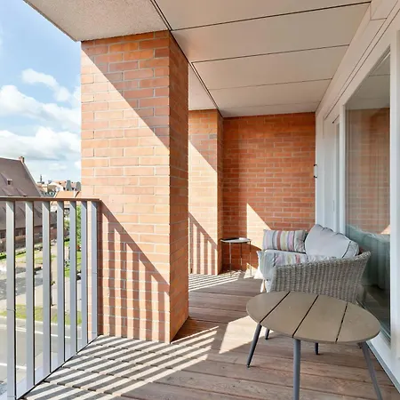 Luxury With Three Bedrooms Air Conditioning And Parking By Renters