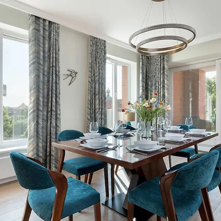 Luxury With Three Bedrooms Air Conditioning And Parking By Renters *