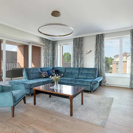Appartement Luxury With Three Bedrooms Air Conditioning And Parking By Renters *