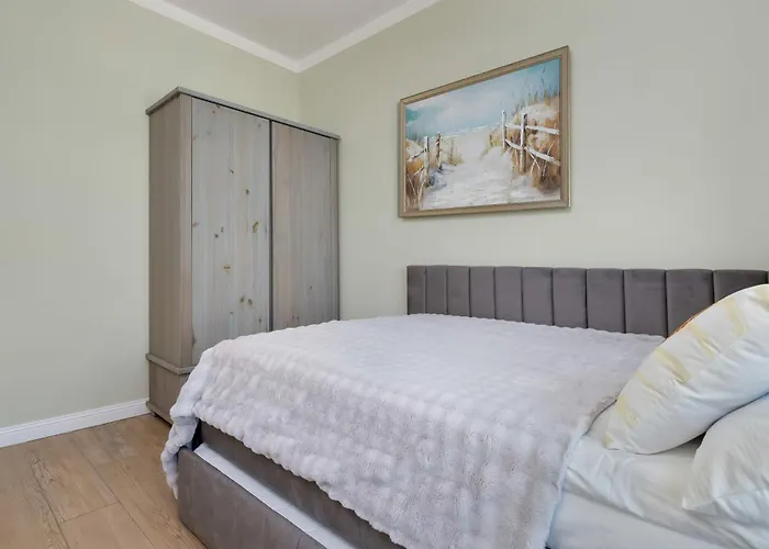 Lägenhet Luxury With Three Bedrooms Air Conditioning And Parking By Renters *