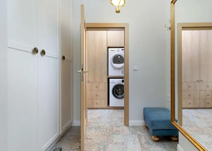 Luxury With Three Bedrooms Air Conditioning And Parking By Renters