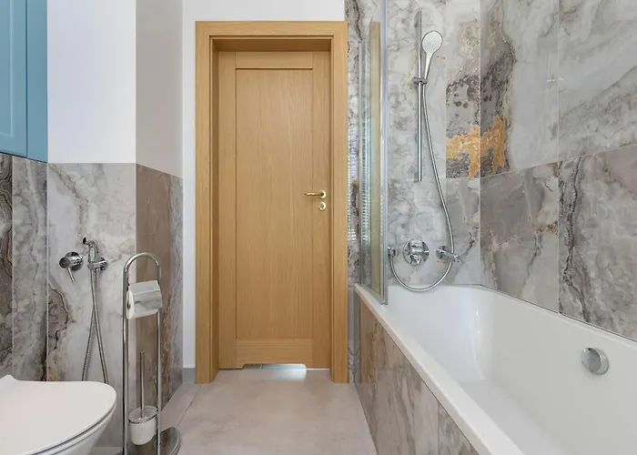 Luxury With Three Bedrooms Air Conditioning And Parking By Renters Апартаменты