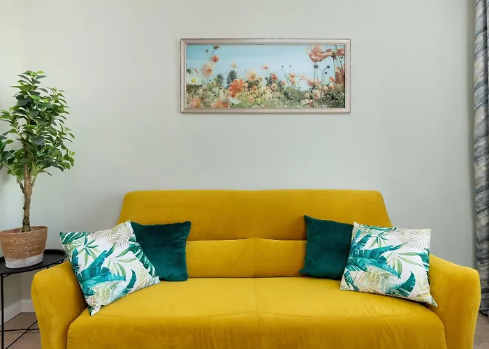 Luxury With Three Bedrooms Air Conditioning And Parking By Renters