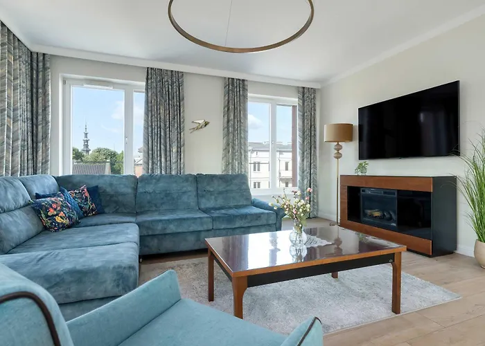 Luxury With Three Bedrooms Air Conditioning And Parking By Renters Appartement