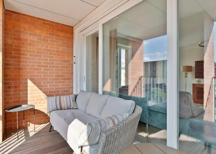 Luxury With Three Bedrooms Air Conditioning And Parking By Renters *