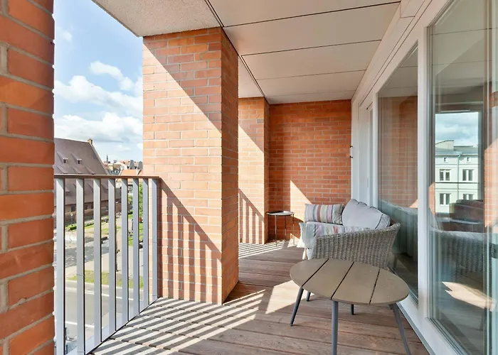 Luxury With Three Bedrooms Air Conditioning And Parking By Renters