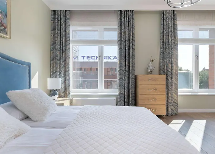 Luxury With Three Bedrooms Air Conditioning And Parking By Renters Lägenhet