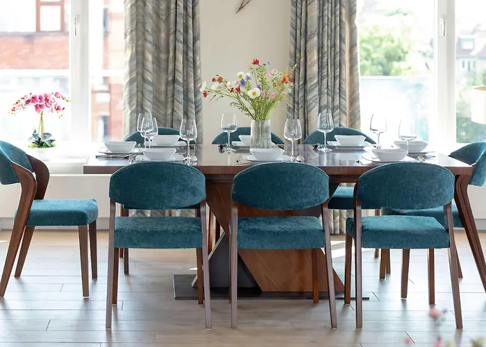 Luxury With Three Bedrooms Air Conditioning And Parking By Renters Appartement Gdańsk