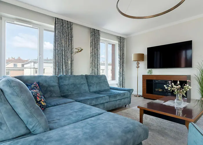 Luxury With Three Bedrooms Air Conditioning And Parking By Renters