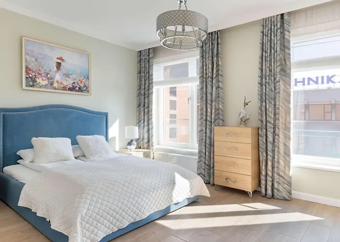 Luxury With Three Bedrooms Air Conditioning And Parking By Renters Appartement