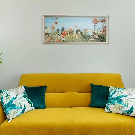 Luxury With Three Bedrooms Air Conditioning And Parking By Renters