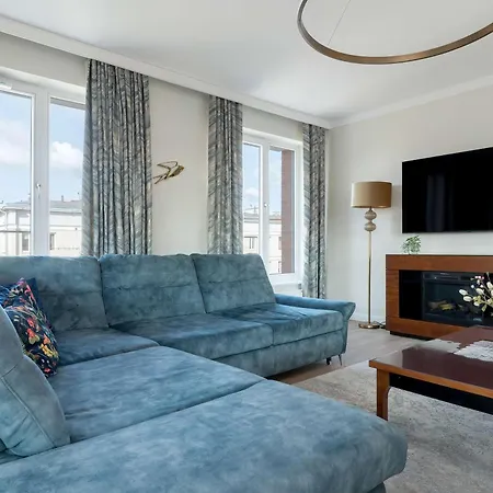 Luxury With Three Bedrooms Air Conditioning And Parking By Renters